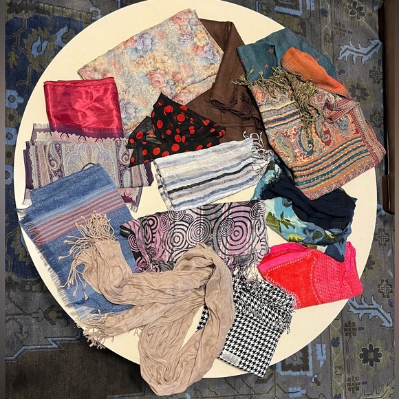 1️⃣3️⃣Lot of 13 Random Scarves—Varying Colors/Sizes/Brands/Materials/Conditions - Picture 9 of 10